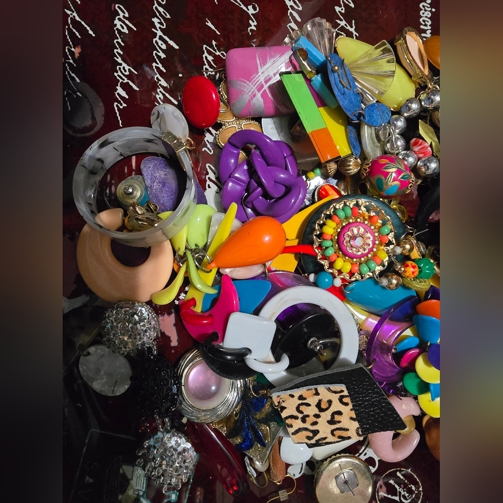 Craft Lot of Plastic Lucite Earrings - Picture 5 of 6
